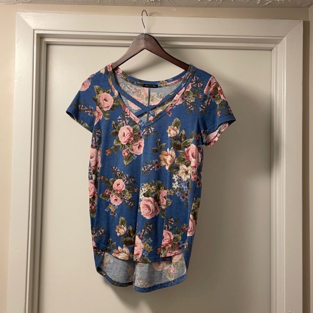 Lightly used floral dressy t-shirt